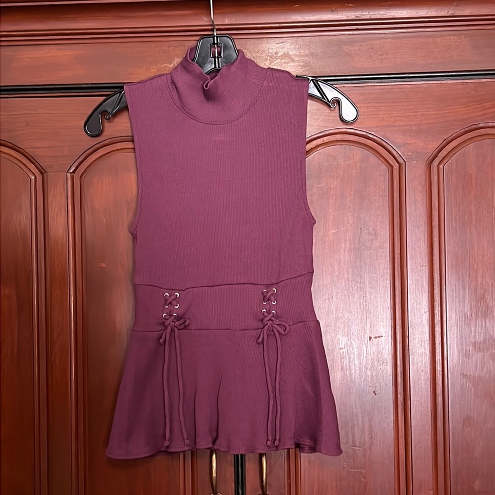 Express Cute Turtleneck Tie Front Sleeveless Peplum Top Size XS